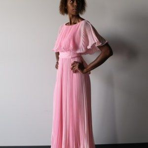 1970s Pink pleated dress